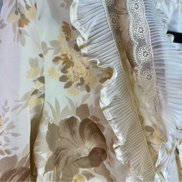 Vintage Robe in Amazing Brown/Neutral Floral Print with Lace Details Handmade - Picture 4 of 11